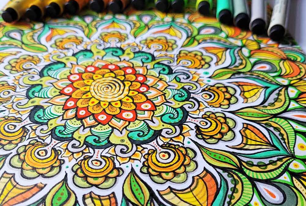 Freies Mandala in 15 Farbtönen